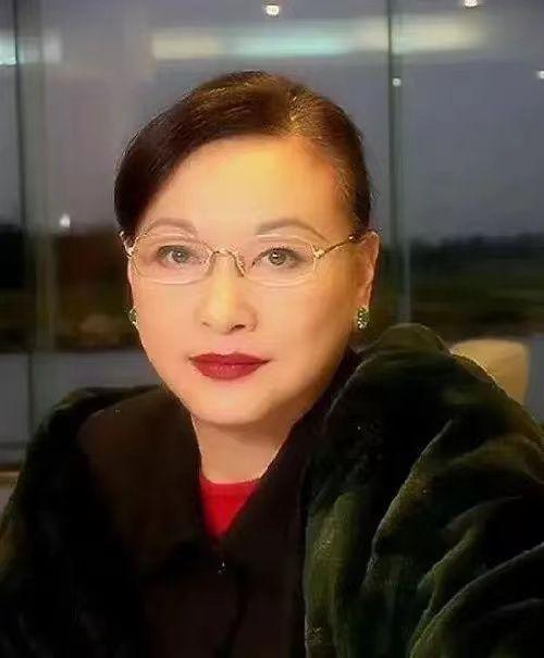 商界女皇,引领时代的商业传奇